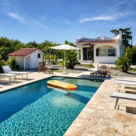 Bloom - Panoramic Saltwater Pool & Trullo Villa *