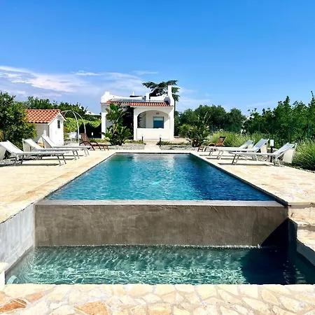 Bloom - Panoramic Saltwater Pool & Trullo Villa