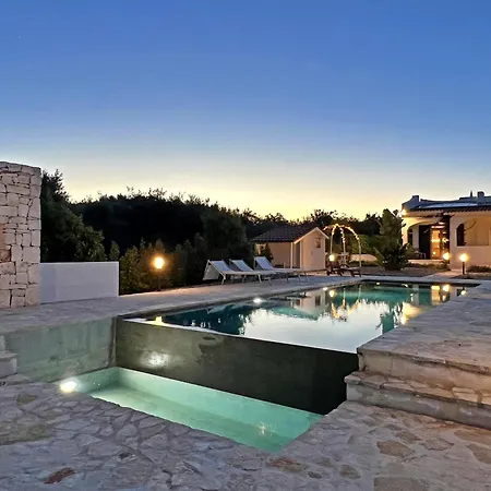 Villa Bloom - Panoramic Saltwater Pool & Trullo