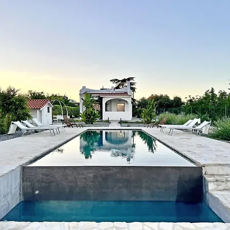 Bloom - Panoramic Saltwater Pool & Trullo *